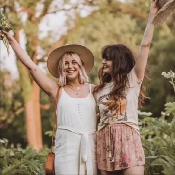 Cream Mystic Winds Graphic Tee giraffe top - Picture 5 of 6